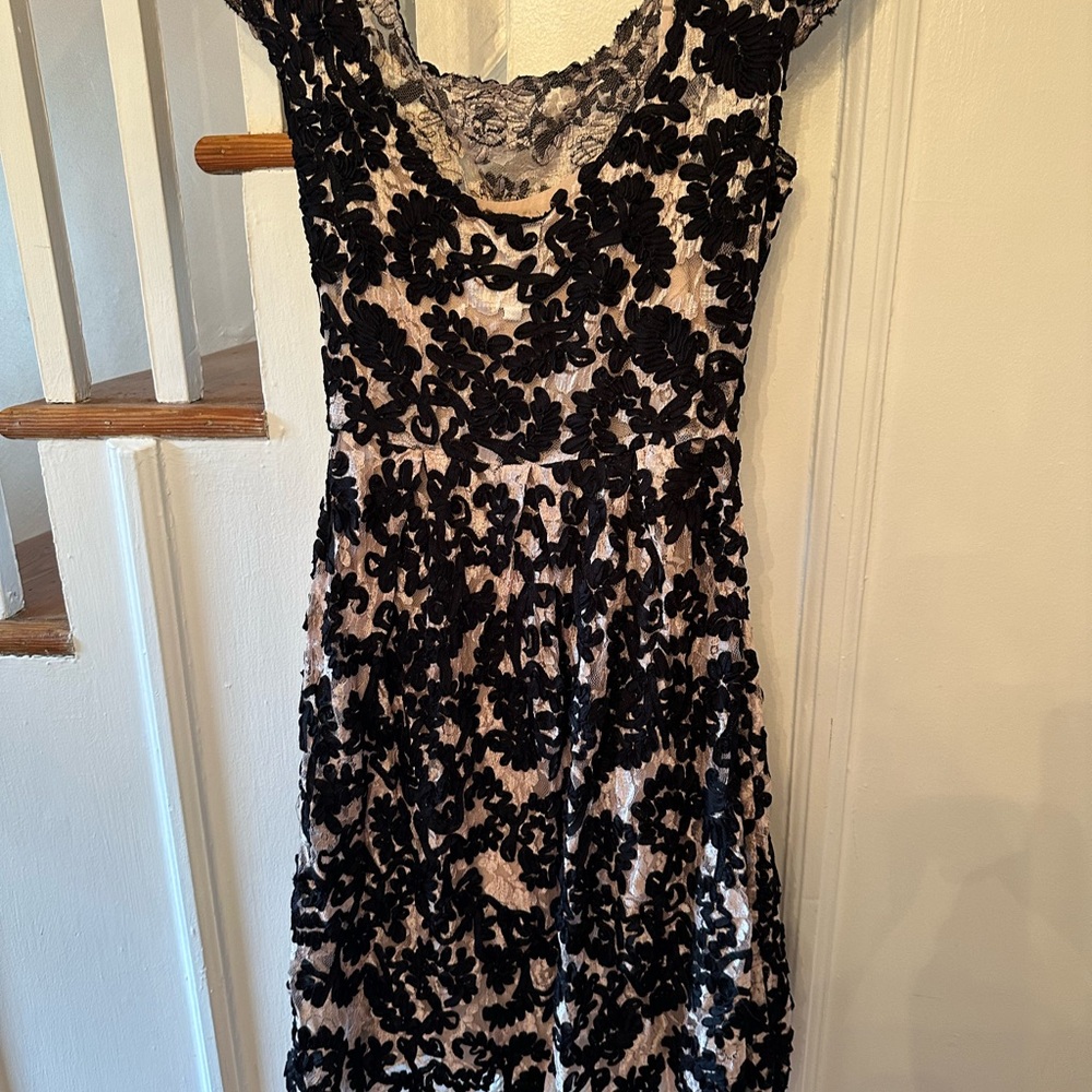 Yoana Baraschi black and nude dress 4 - Picture 2 of 4